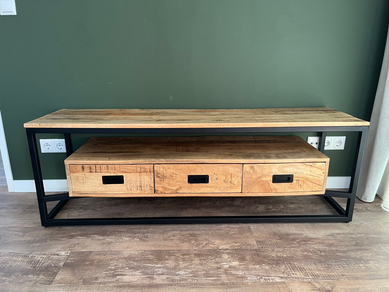 Mangohouten tv meubel - 150x50x40 cm - Zo goed als nieuw, Ophalen, 150 tot 200 cm, Zo goed als nieuw, Minder dan 100 cm