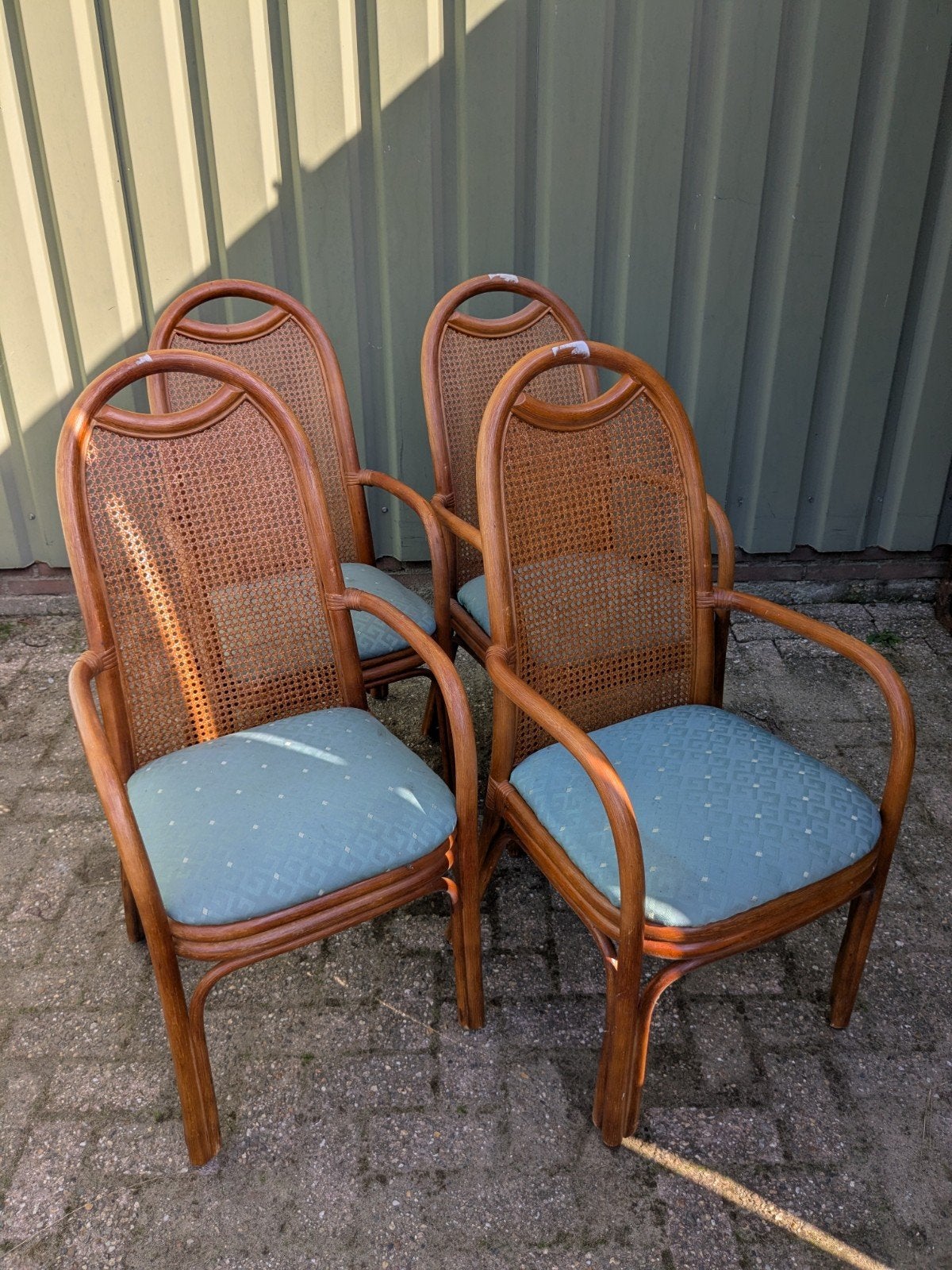 Set van 4 rotan stoelen met armleuningen en kussen, Huis en Inrichting, Gebruikt, -, Blauw, -