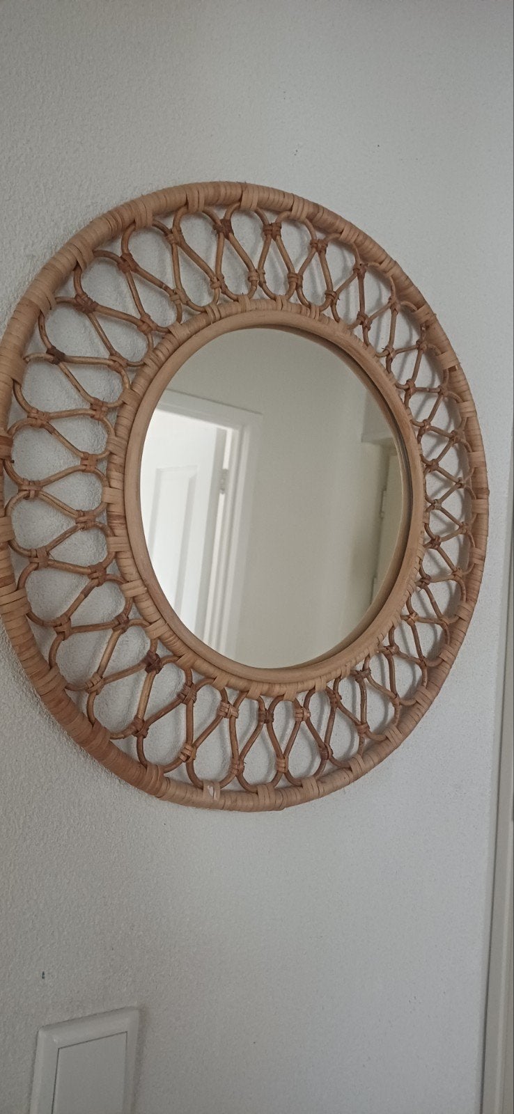 Bamboe spiegel. De buitenomtrek meet 55 cm. De binnenspiegel, Huis en Inrichting, Woonaccessoires | Spiegels, Ophalen of Verzenden
