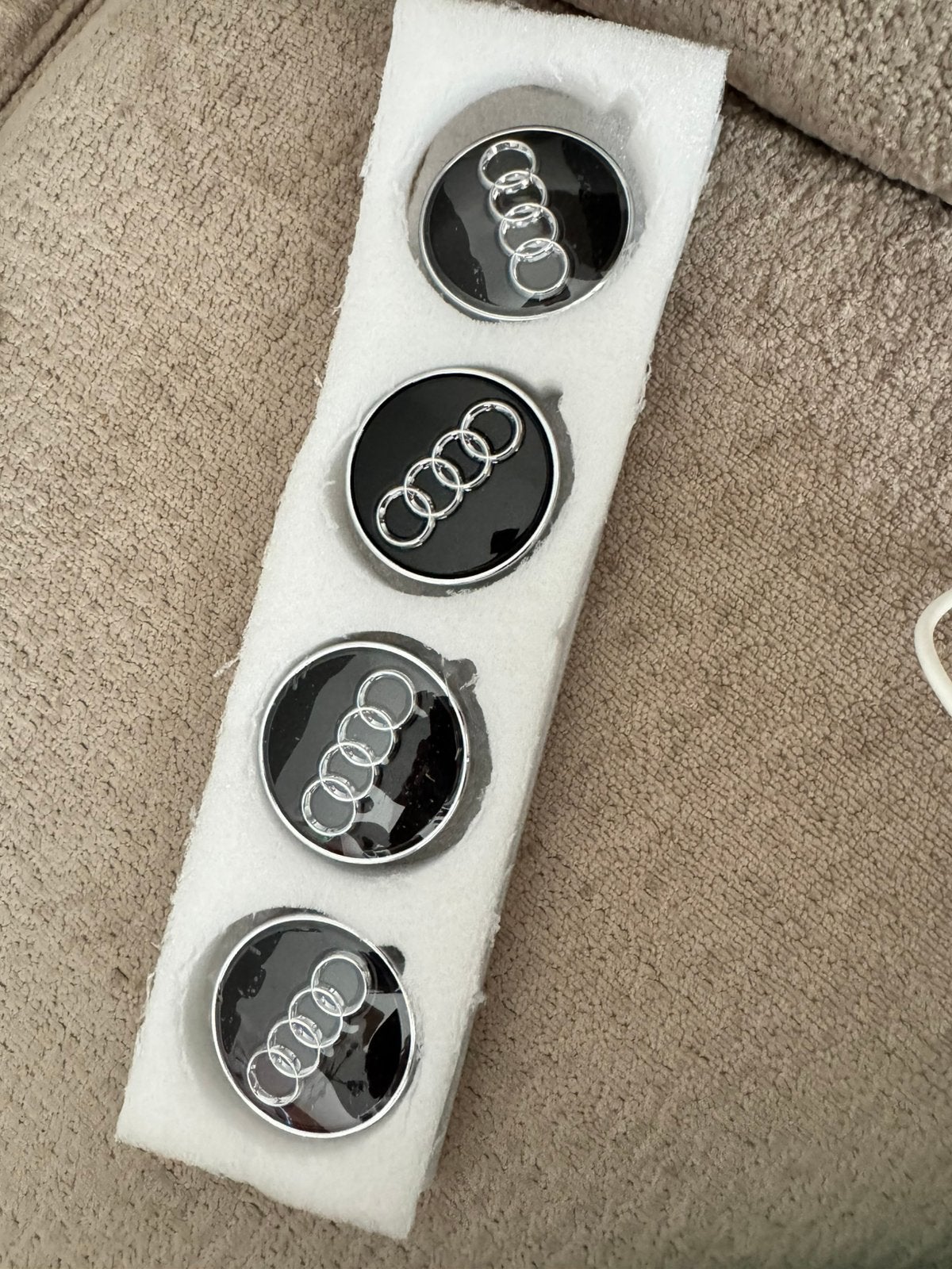 AUDI NAAFDOPPEN 4 st, Auto diversen, Auto-accessoires, Ophalen of Verzenden, Nieuw