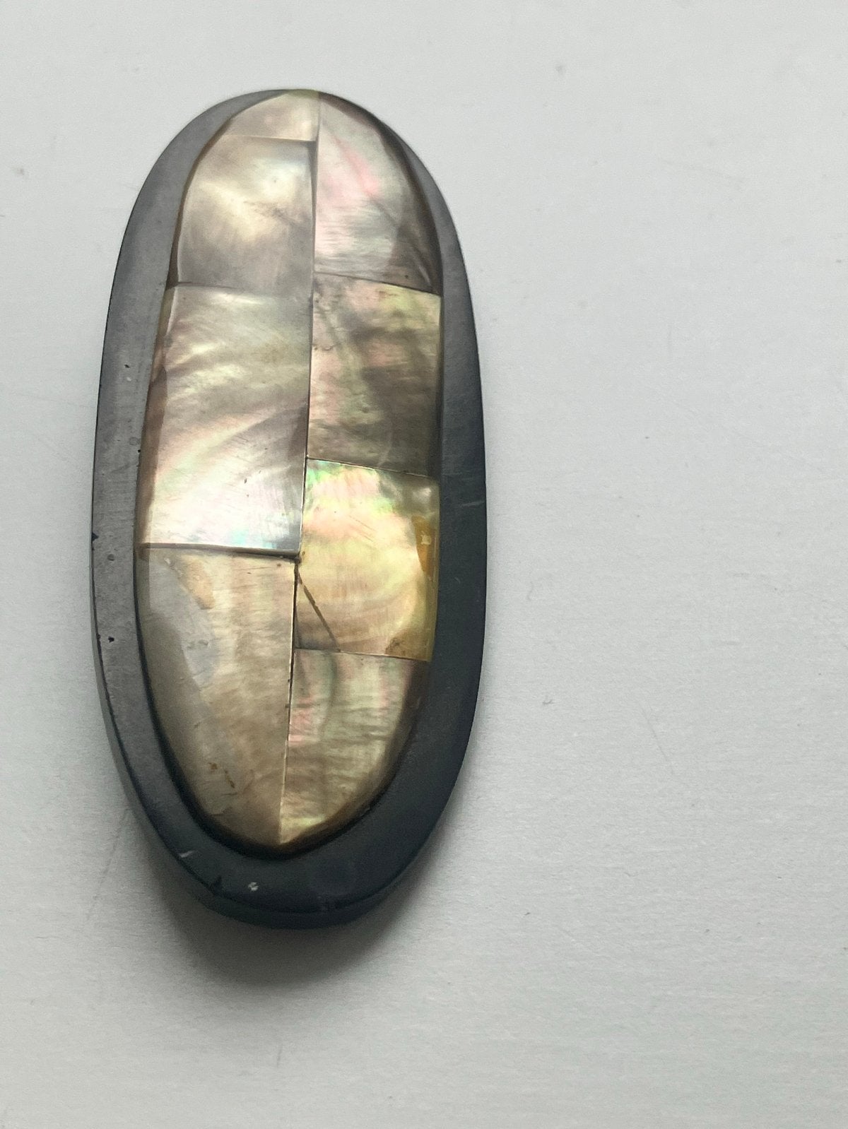 Vintage zwarte broche met parelmoer, Overige materialen, 4 tot 7 cm, Gebruikt, Zwart