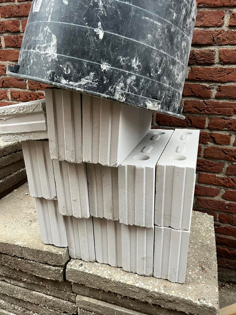 Restje kalzandsteenblokken + lijm, Ophalen, Zo goed als nieuw, Kalkzandstenen