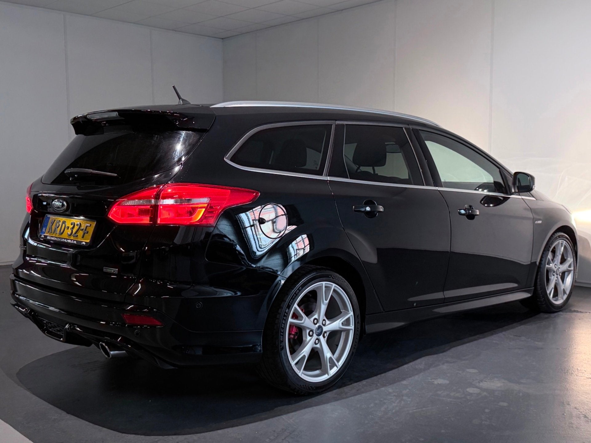 Ford Focus Wagon 1.5 ST-Line /Clima/Cruise/PDC/Keyless/NAVI/, Dealer onderhouden, Euro 6, 4 cilinders, 150 pk