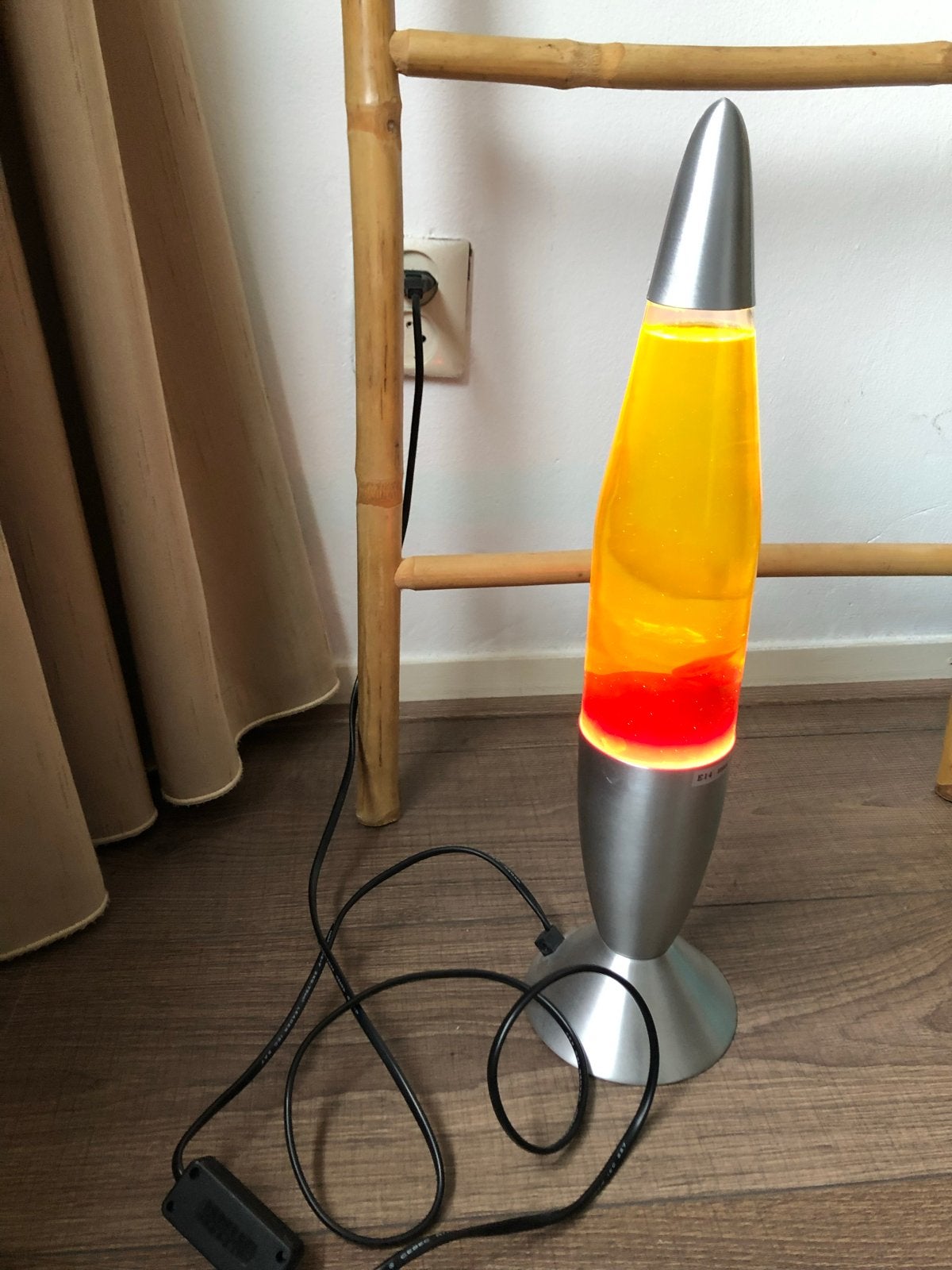 Lavalamp Geel met Rode Lava - 45 cm Hoog, Gebruikt, Meerkleurig, E14 (klein), Ophalen of Verzenden