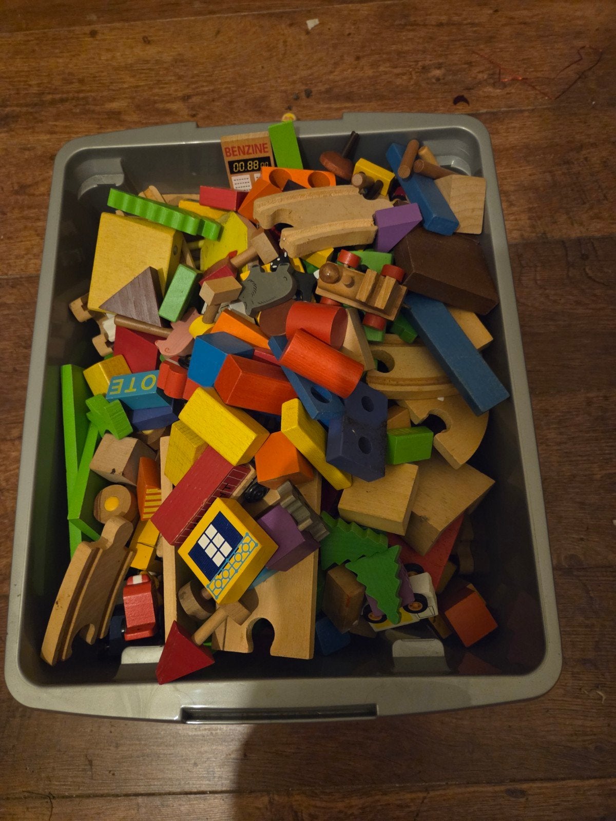 Bak vol houten blokken, Ophalen, Zo goed als nieuw