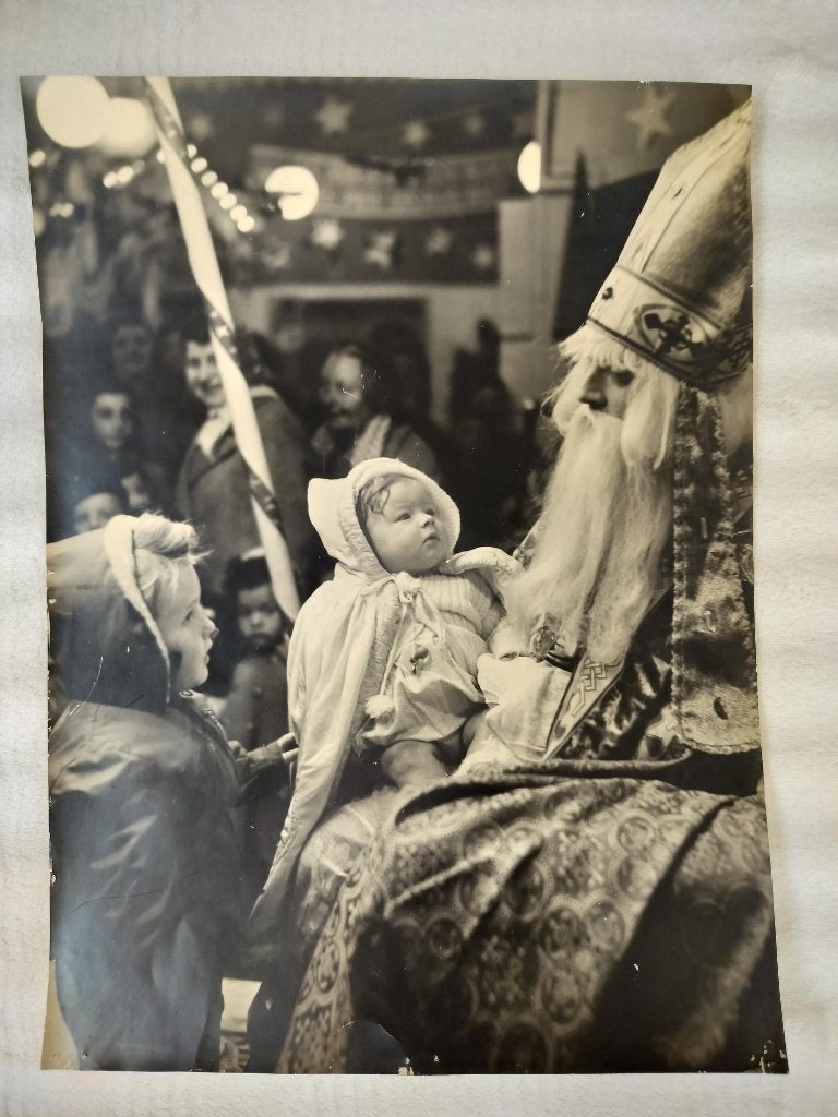 Grote, oude foto Sinterklaas (1950's), Verzenden, 1940 tot 1960, Gebruikt, Overige onderwerpen