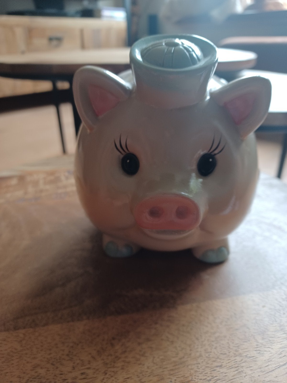 Leuke spaarpot in de vorm van een varkentje, Verzamelen, Spaarpotten, Ophalen of Verzenden, Gebruikt, Steen, Aardewerk of Keramiek