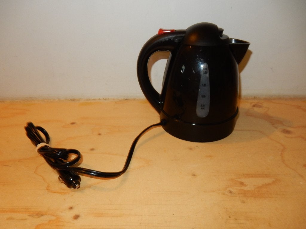 12 volt (auto aansteker aansluiting) waterkoker 1 liter, 1 tot 2 liter, Ophalen of Verzenden, Zo goed als nieuw
