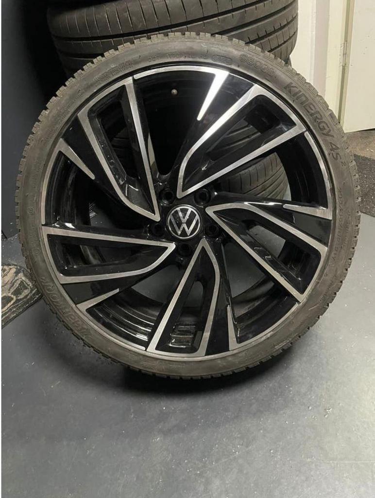 Origineel Adelaide Velg  235 35 19 5x112 golf8 GTI