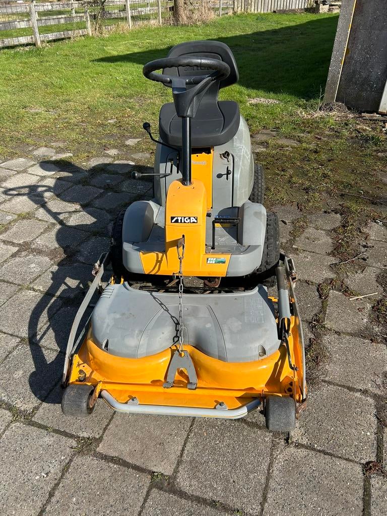 Stiga villa ready zitmaaier, Tuin en Terras, Zitmaaiers, Ophalen, Gebruikt, Versnellingen, Minder dan 90 cm