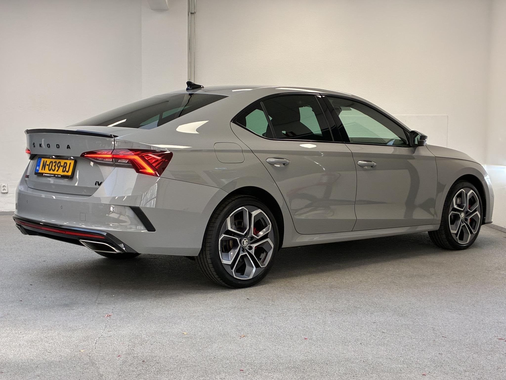 Skoda Octavia 1.4 TSI RS iV PHEV Business | 1e EIG | HEAD UP, Auto's, Dealer onderhouden, Stof, Gebruikt, Hybride Elektrisch/Benzine
