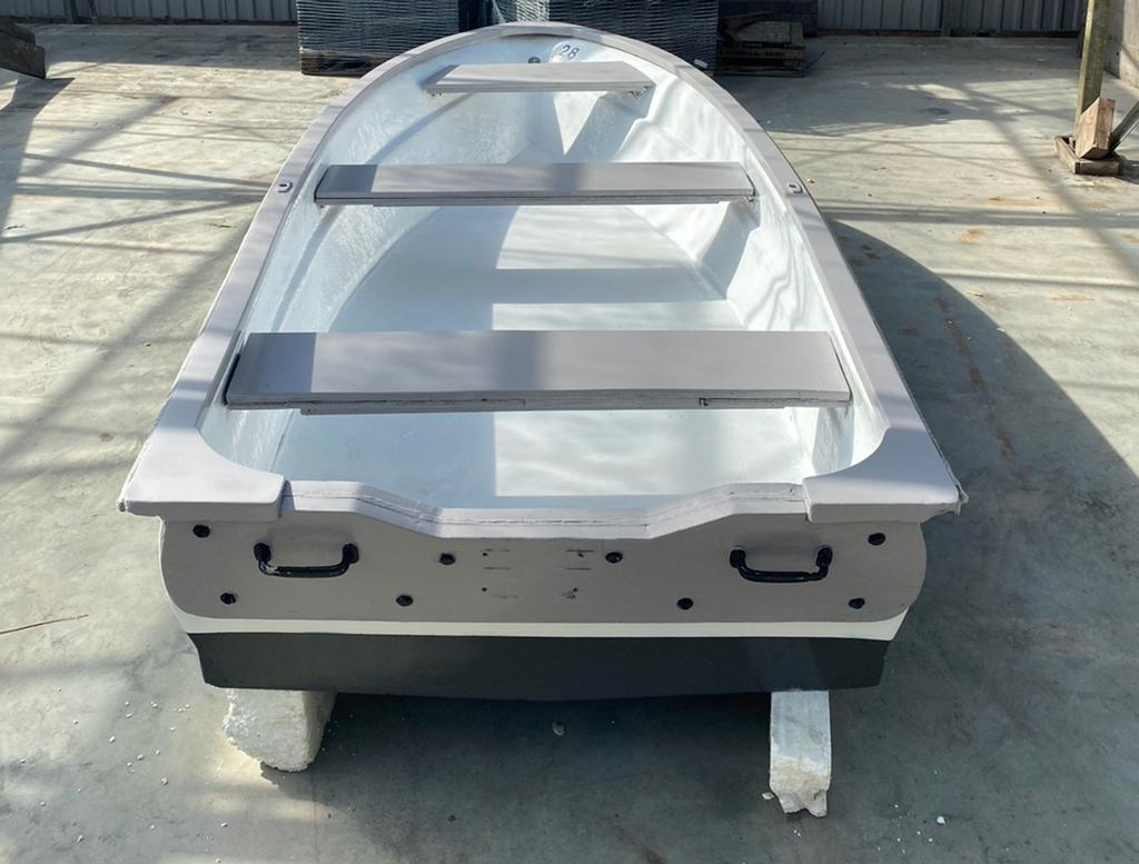 Polyester boot met Yamaha 5PK 2-takt buitenboordmotor, Ophalen, Zo goed als nieuw