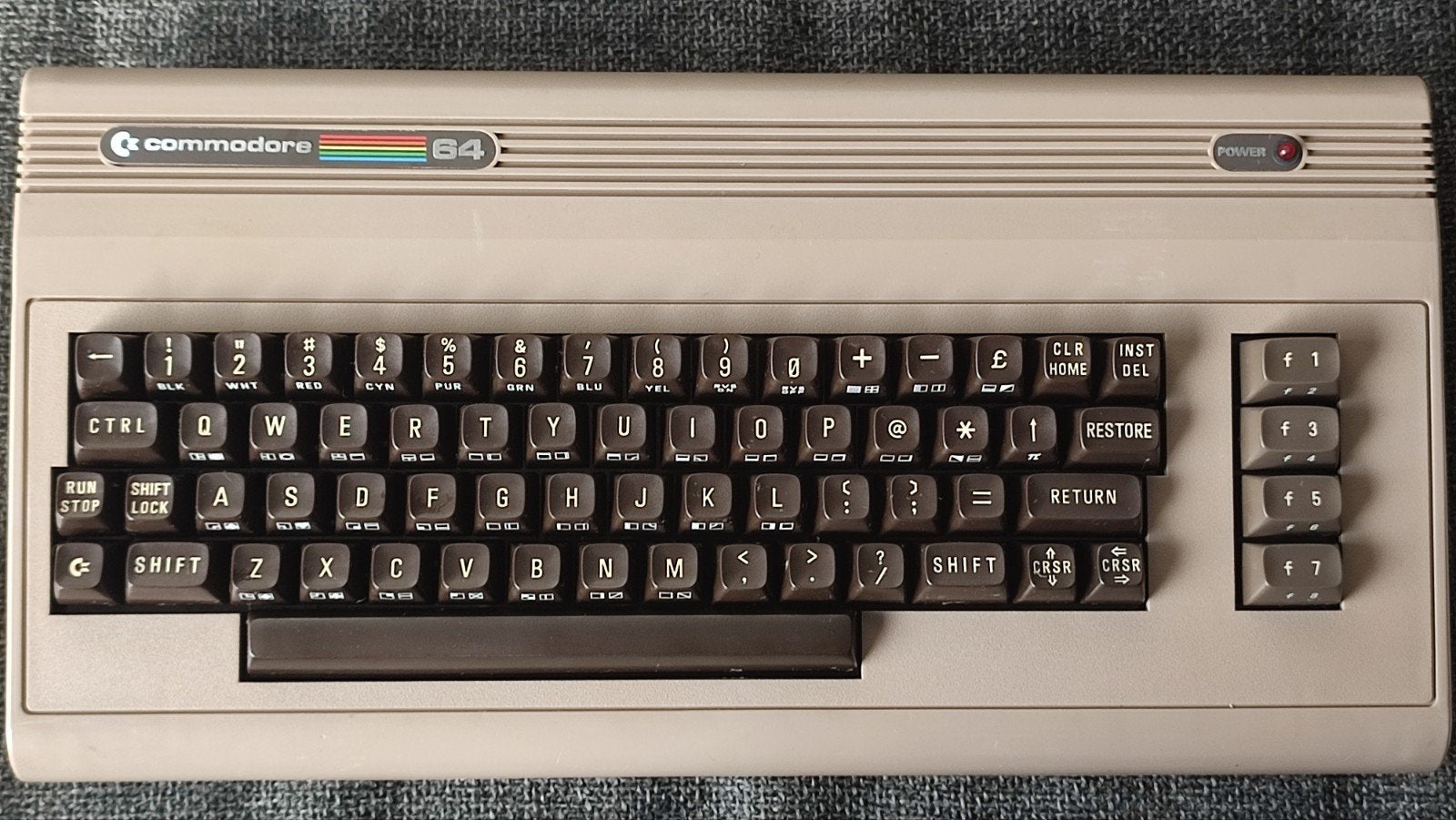 Commodore 64 (bijna Silver Label) socketed, Ophalen of Verzenden, Commodore 64