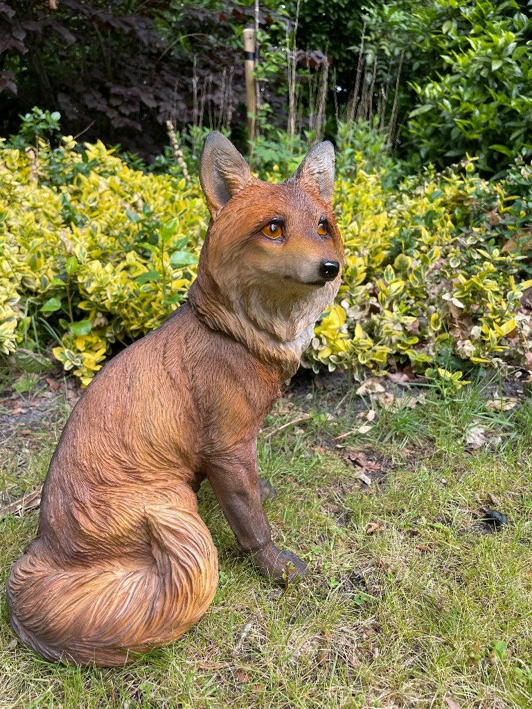 Tuinbeeld vos zittend gazon, tuin, dierentuin, 35 cm, Ophalen, Nieuw, Kunststof, Dierenbeeld