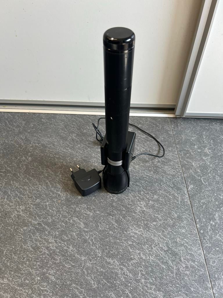 Mag-Lite LED zaklamp met oplader, Ophalen of Verzenden, Zo goed als nieuw, Accu
