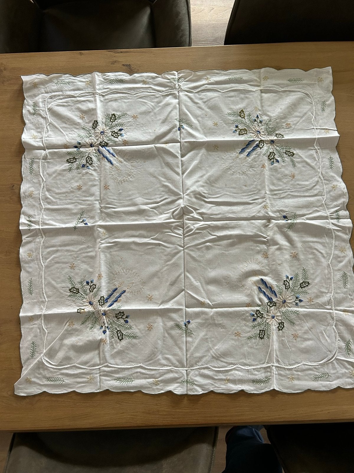 Geborduurd tafelkleedje 82x82 cm, Ophalen of Verzenden, Gebruikt, Wit, Textiel
