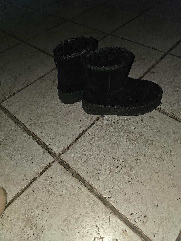 Imitatie Uggs maat 38 zwart en beige, Ophalen of Verzenden, Zo goed als nieuw, Zwart