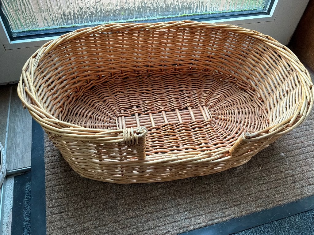 Rieten honden of poezenmand, Ophalen, Zo goed als nieuw, Riet