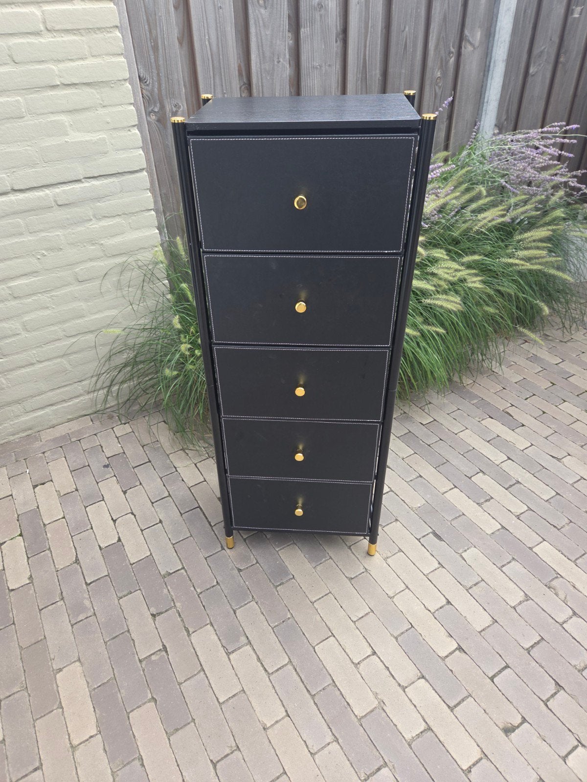 Zwarte ladekast met 5 laden en gouden knoppen, Huis en Inrichting, Ophalen, Minder dan 50 cm, Gebruikt, 5 laden of meer