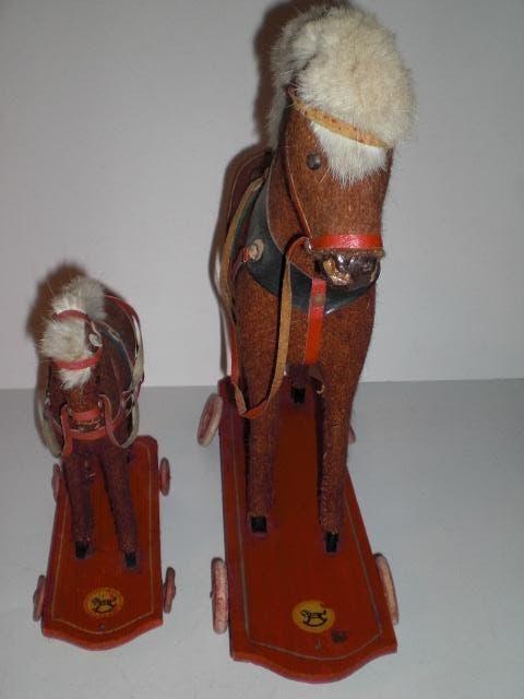 2 antieke vintage speelgoed paarden op wieltjes, Antiek en Kunst, Antiek | Speelgoed, Ophalen of Verzenden