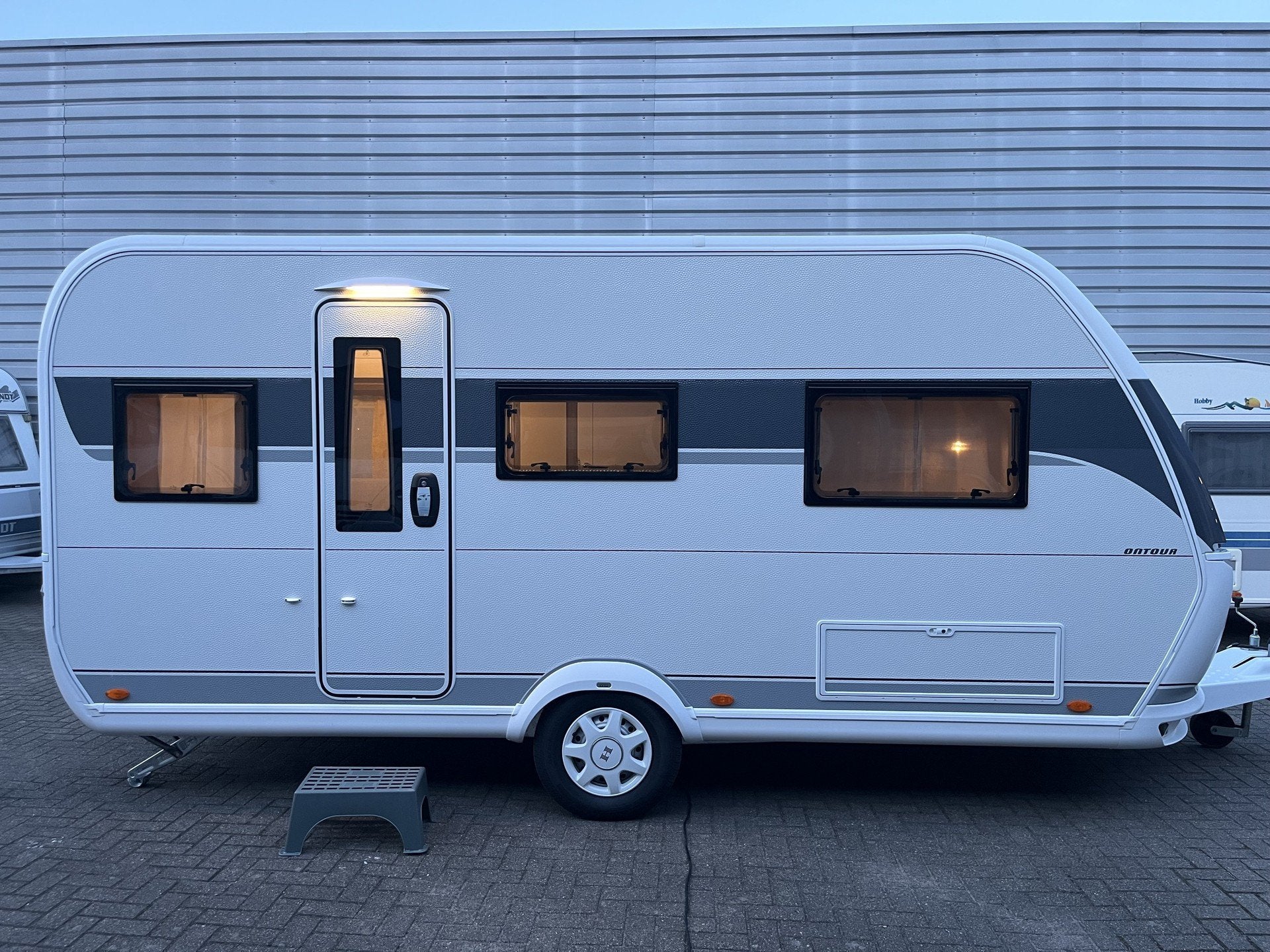 Hobby 460 DL on tour NIEUW (bj 2026), Hobby, Bedrijf, 4 tot 5 meter, Schokbreker