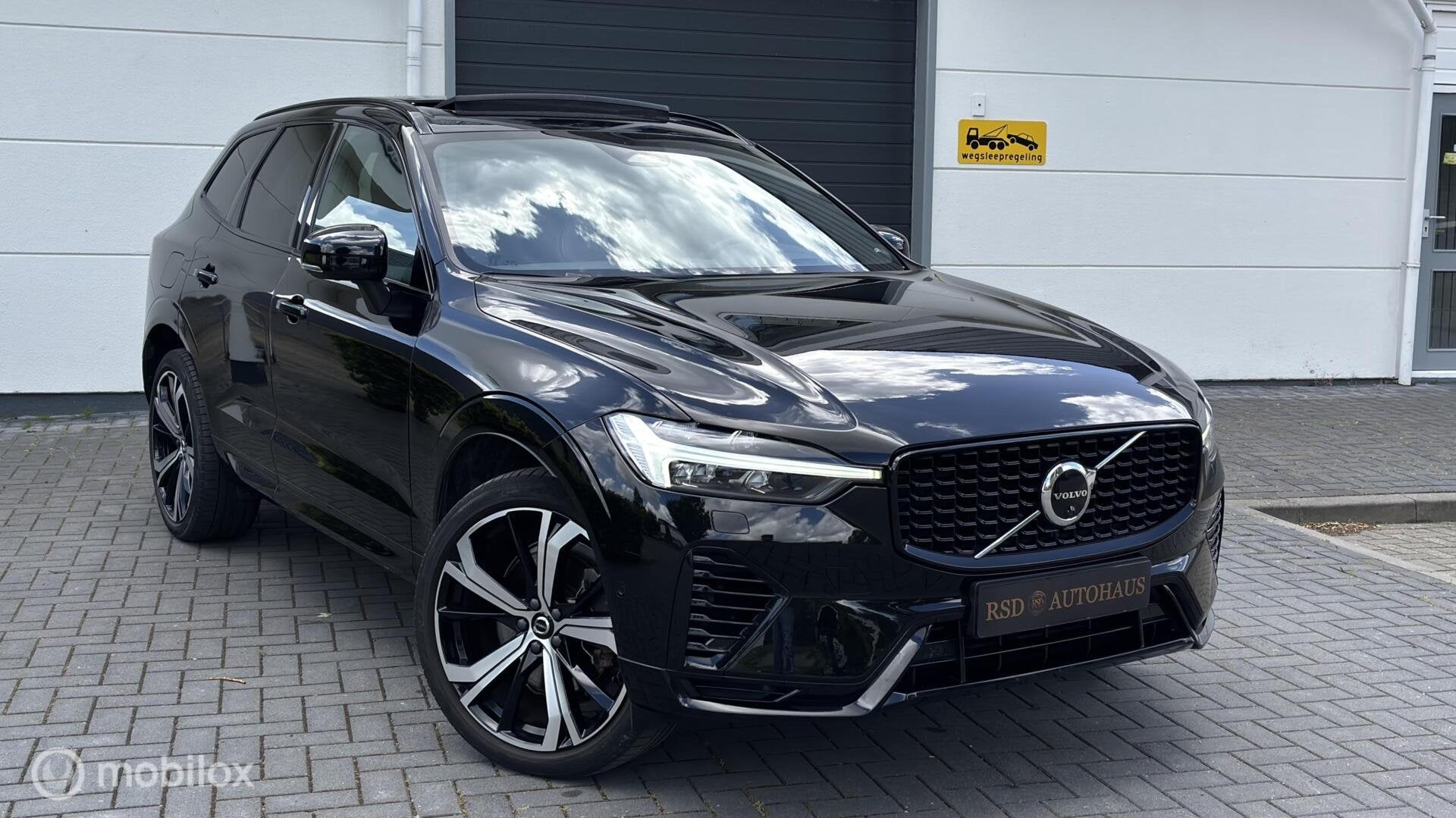 Volvo XC60 2.0 T8 AWD 455pk Ultimate Dark Pano/Hud/trekh/HK, Auto's, Volvo, Automaat, Gebruikt, 4 cilinders, 1969 cc