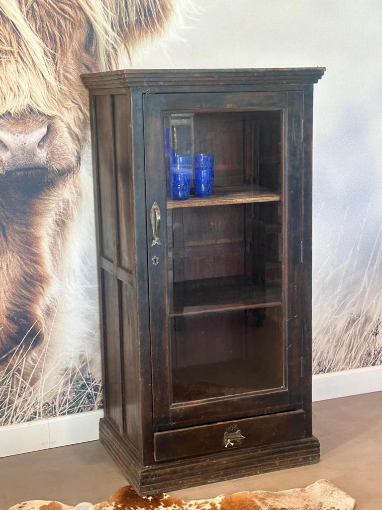 Antieke houten vitrinekast met lade, Antiek en Kunst, Antiek | Meubels | Kasten, Ophalen of Verzenden