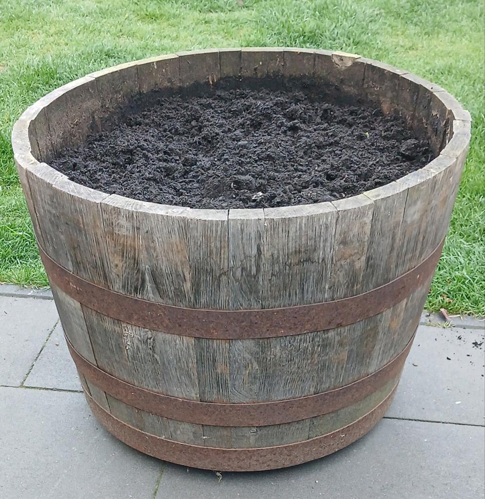 Bloembak Half wiskeyvat met wieltjes, Tuin en Terras, Bloembakken en Plantenbakken, Ophalen, Rond, Hout, Minder dan 30 cm