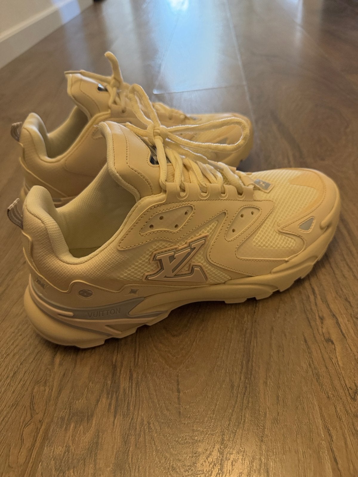 Louis Vuitton LV Runner Tatic Sneakers Beige maat 44, Kleding | Heren, Schoenen, Ophalen of Verzenden, Zo goed als nieuw, Overige kleuren