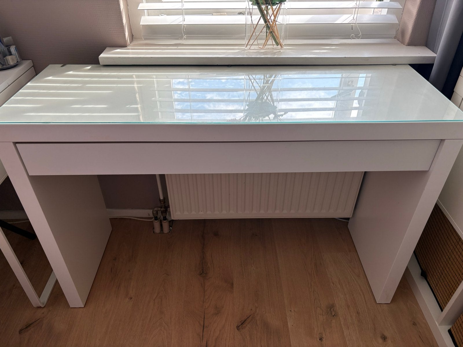 Ikea Malm make-up bureau tafel met glazen blad en lade wit, Huis en Inrichting, Ophalen, Gebruikt, Computerbureau, Glas