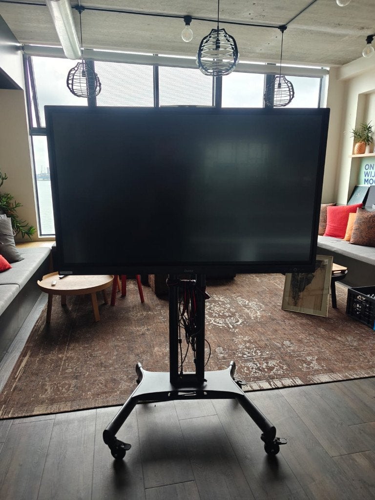 iiyama ProLite 55" 4K Touchscreen met verrijdbare standaard, 50 Hz, LCD, Zo goed als nieuw, 100 cm of meer