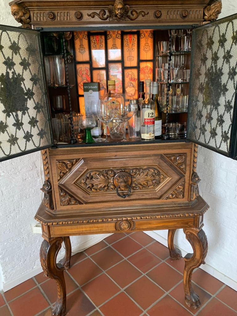 Antieke drankenkast / minibar met houtsnijwerk, Ophalen