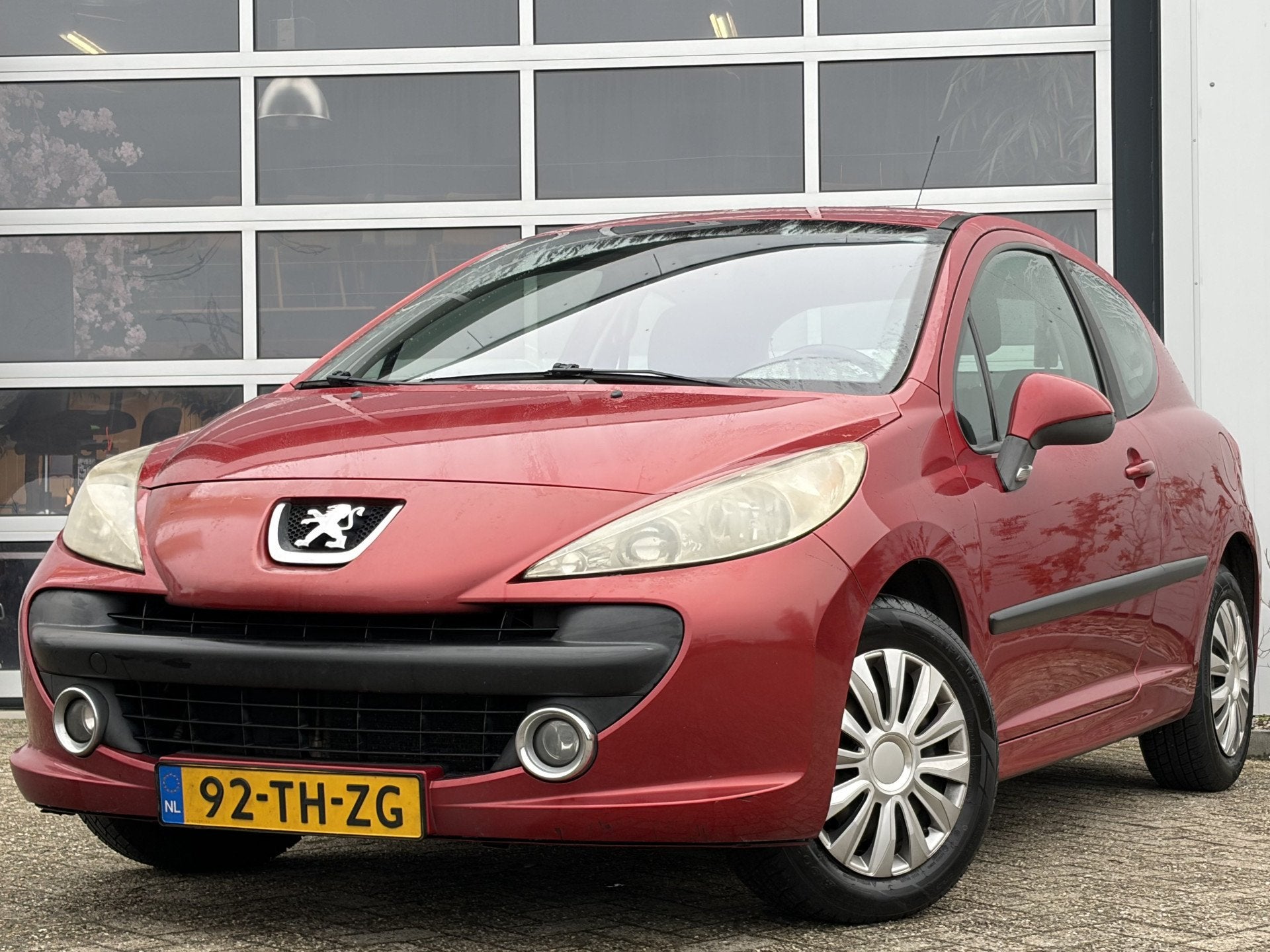 Peugeot 207 1.4-16V XS 90pk | APK tot 24-11-2026! | Airco |, Auto's, Voorwielaandrijving, Stof, Zwart, 4 cilinders
