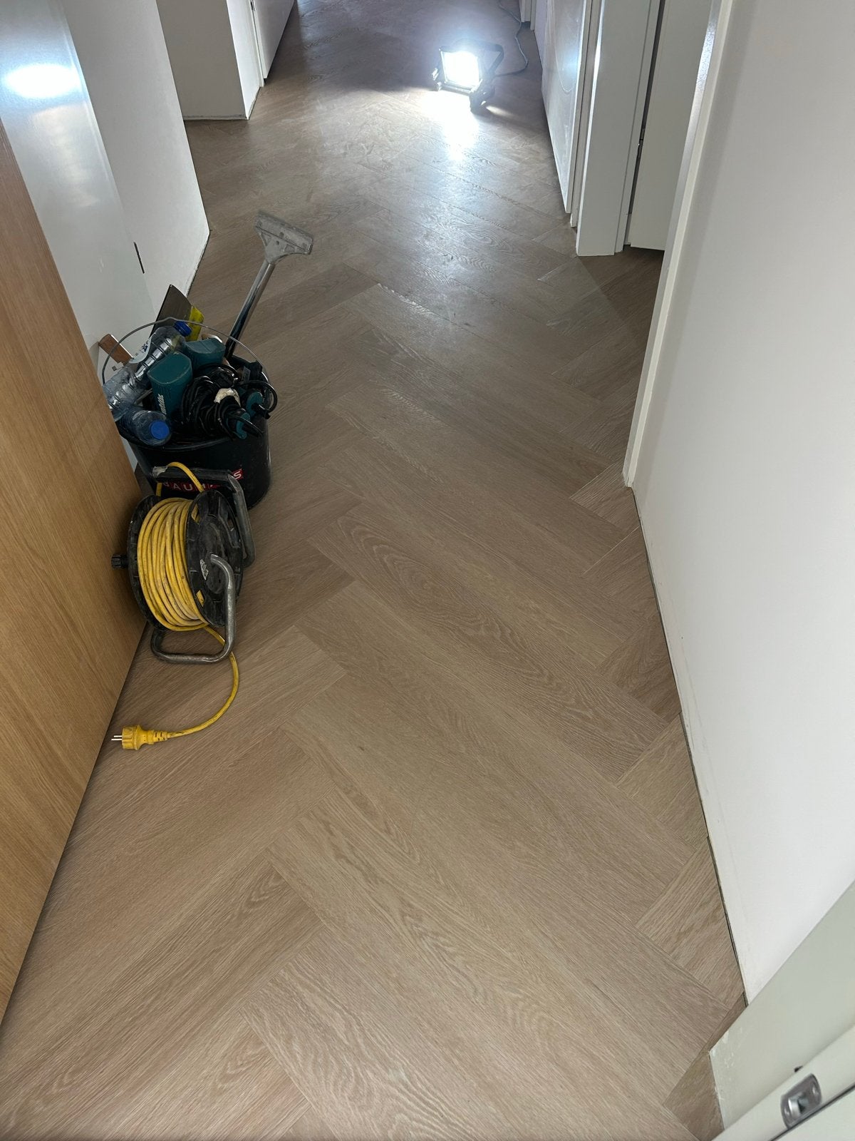 Twee pakken Ambiant Spigato Estino Smoky 1612 plak PVC, Ophalen, Kunststof, 50 tot 150 cm, Overige typen
