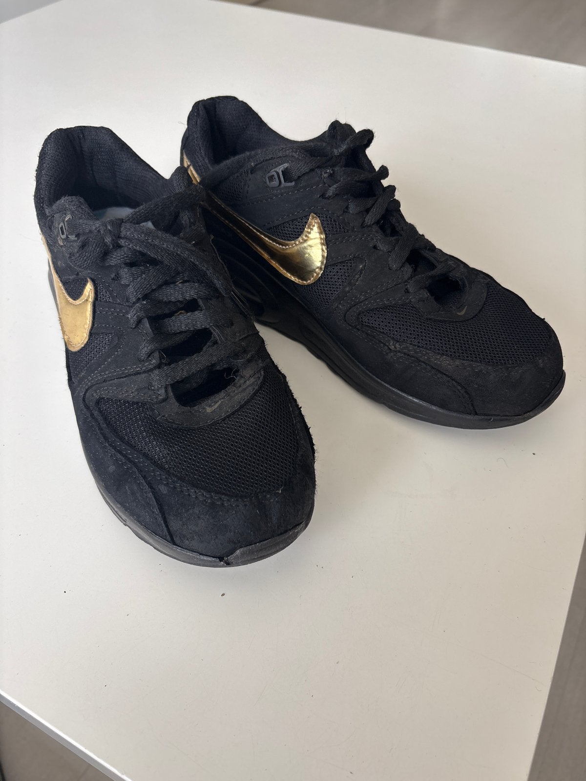 Nike Air Max sneakers zwart/goud - Maat 37, Ophalen of Verzenden, Jongen of Meisje, Sportschoenen
