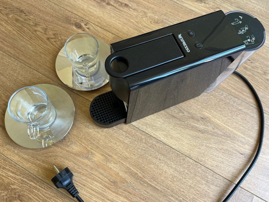 Nespresso Essenza Mini zwart + 2 View Lungo kopjes, Witgoed en Apparatuur, Ophalen, Gebruikt, Espresso apparaat, 1 kopje