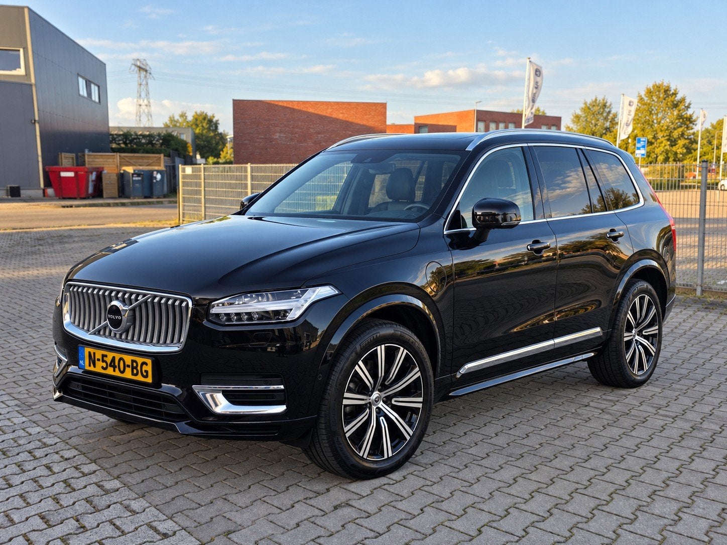 Volvo XC90 T8 Twin Engine AWD Plug-in Hybrid 390pk 7P 2021, Auto's, 4 cilinders, 7 stoelen, Zwart, Bedrijf