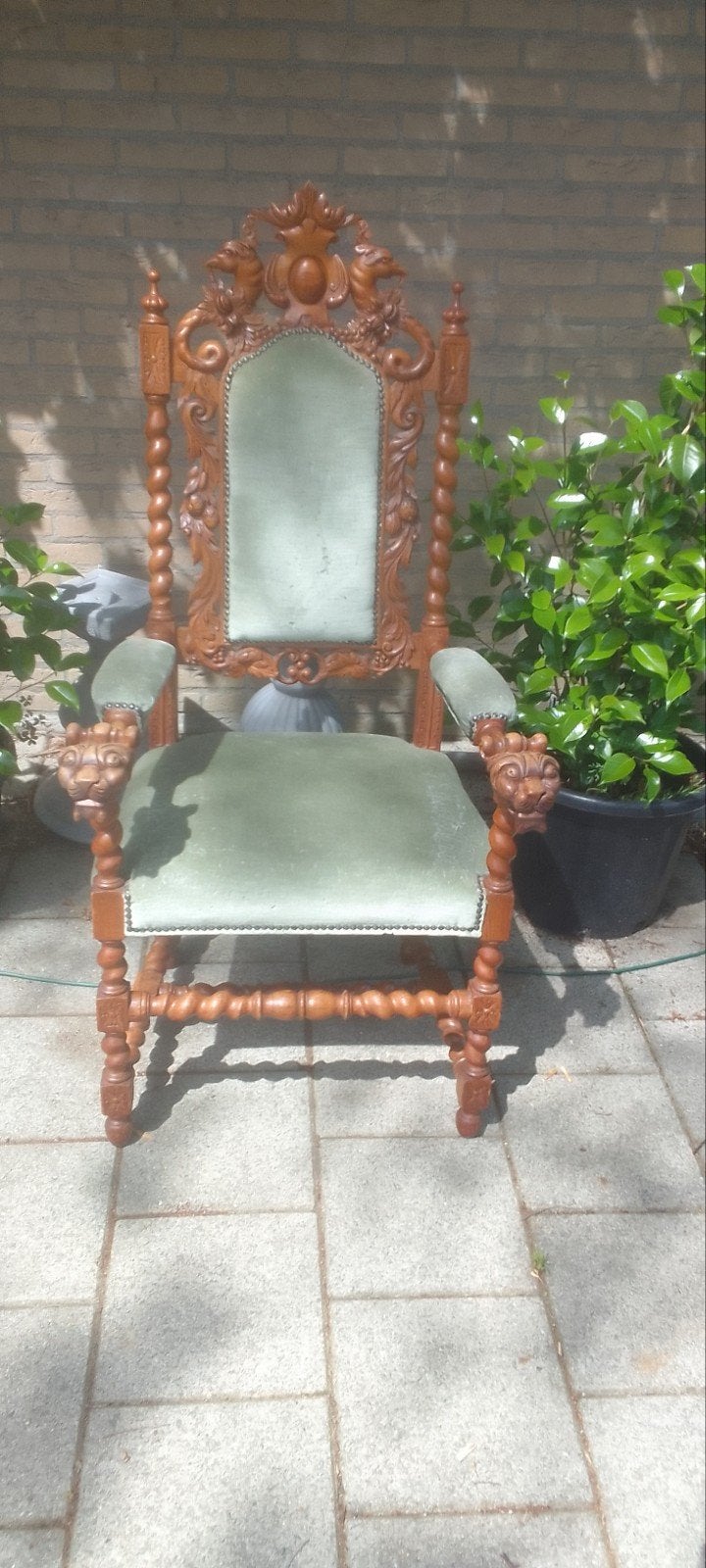 Antieke stoel met leeuwenkoppen en groen fluweel 125 euro, Antiek en Kunst, Antiek | Meubels | Stoelen en Banken, Ophalen