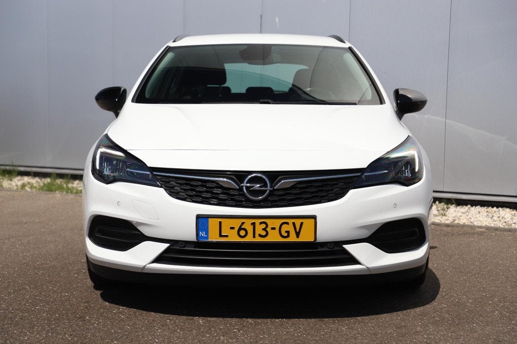 Opel Astra Sports Tourer 1.2 Edition 110PK Trekhaak Navigati, Stof, Gebruikt, 1199 cc, Met garantie (alle)