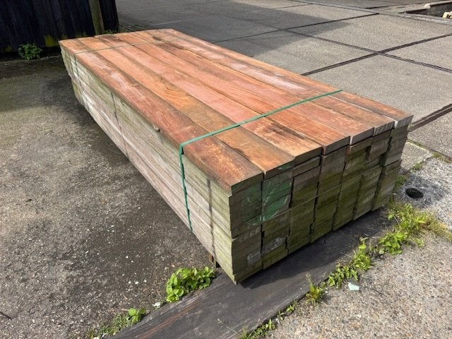 Pakket hardhouten planken GESCHAAFD 253x15x4cm (91 stuks), Tuin en Terras, Palen, Balken en Planken, Ophalen, Planken, Nieuw, Hardhout