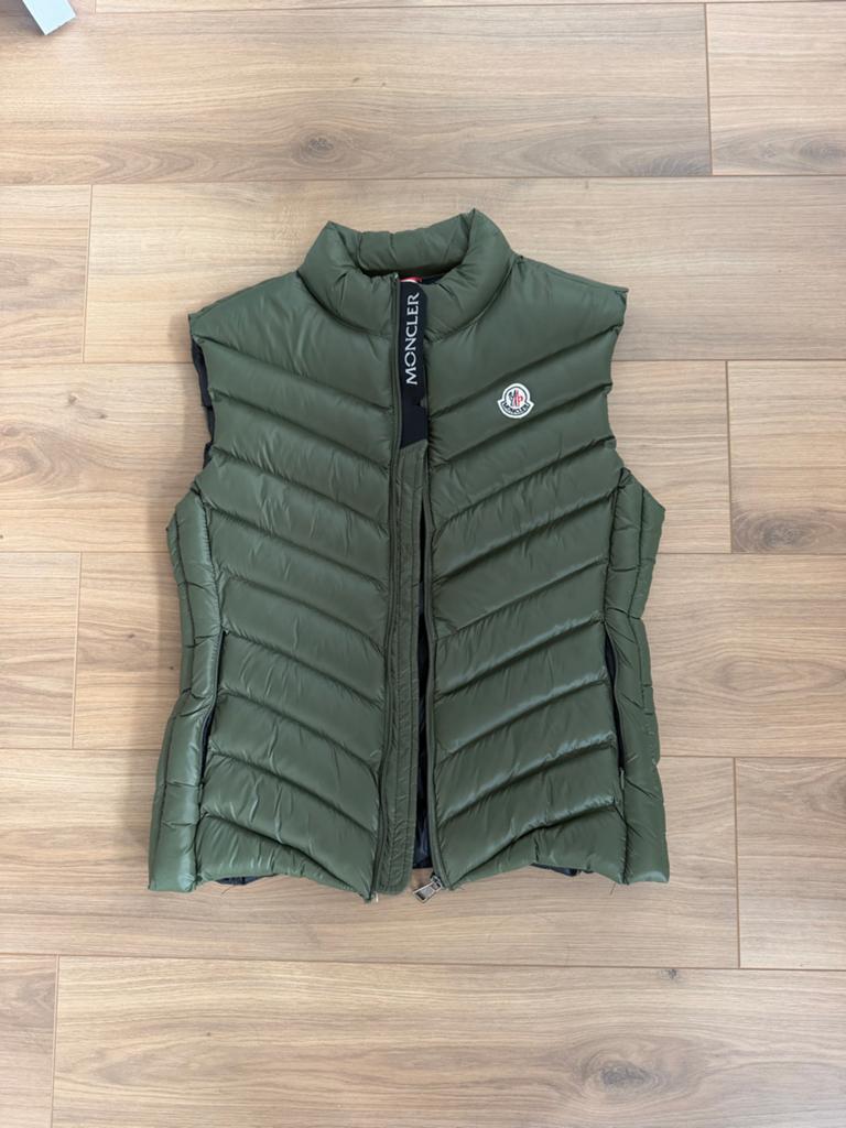 Moncler Bodywarmer - Valt als maat S/M, Ophalen of Verzenden, Zo goed als nieuw, Maat 48/50 (M), Groen