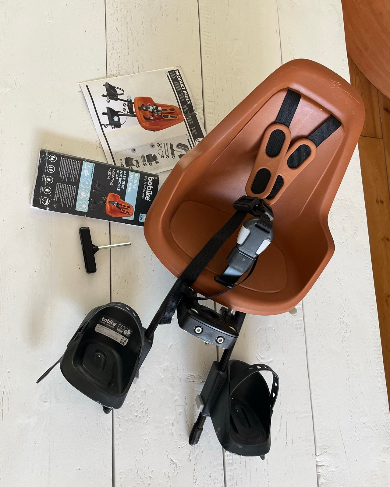 Bobike Mini One bruin voorzitje en windscherm, Fietsen en Brommers, Fietsaccessoires | Fietsstoeltjes, Ophalen, Gebruikt, Voetsteuntjes