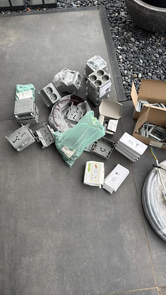 Opbouw stopcontact, Doe-het-zelf en Verbouw, Elektra en Kabels, Ophalen of Verzenden, Zo goed als nieuw, Stopcontact