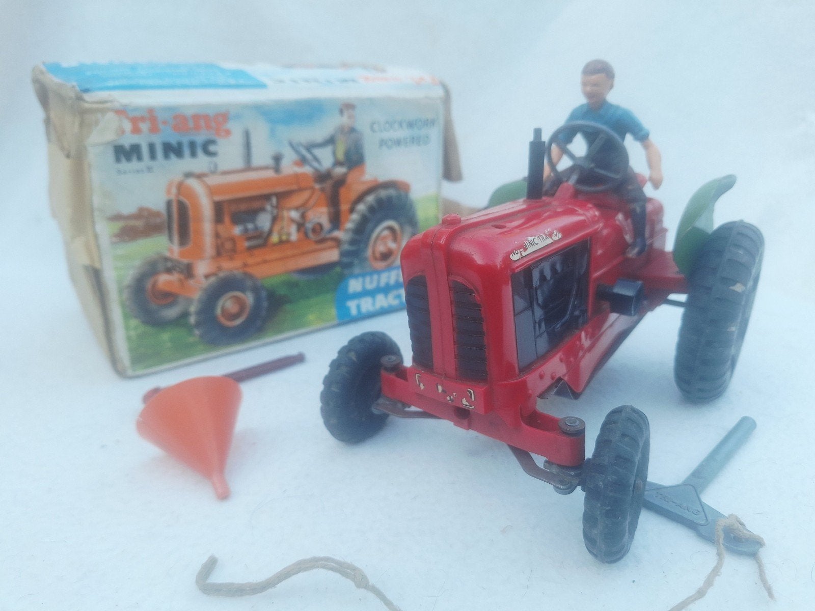 Vintage Tri-ang Minic Nuffield series 2 Tractor Clockwork, Ophalen of Verzenden, Gebruikt, Tractor of Landbouw, Overige merken