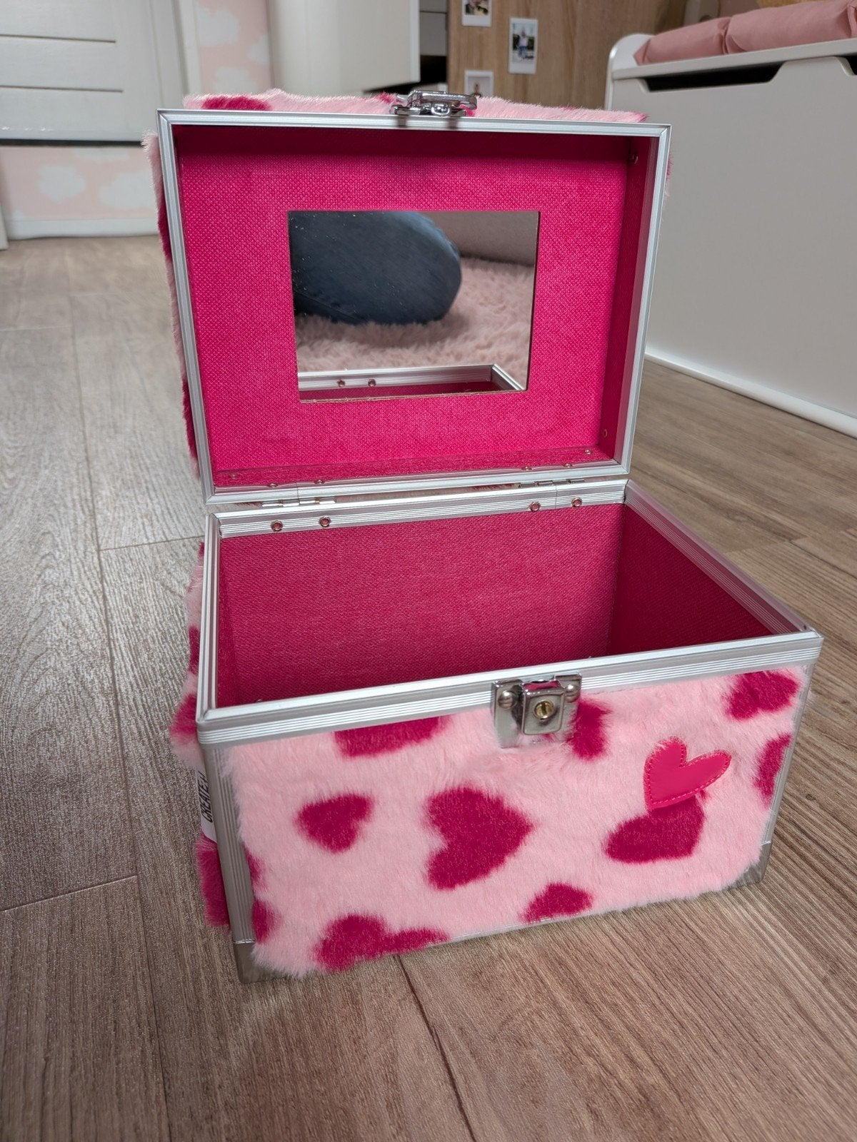 Make-up Case Fluffy Hartjes - Roze met slot en spiegel, Met slot, Ophalen of Verzenden, Zo goed als nieuw, Roze