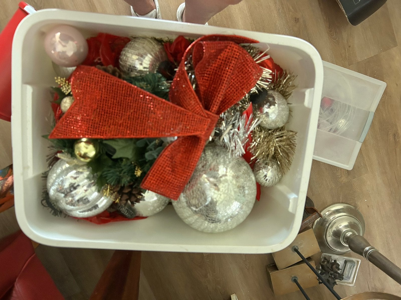 Drie dozen kerstversiering plus brievenbus met kerstman, Ophalen of Verzenden