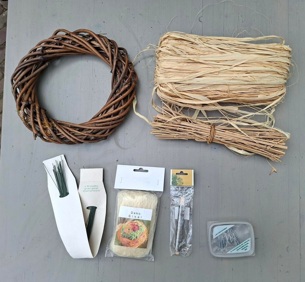 GRATIS: Raffia knutselpakket met krans, Hobby en Vrije tijd, Ophalen, Nieuw, Natuur en Bloemen, Natuurlijk materiaal