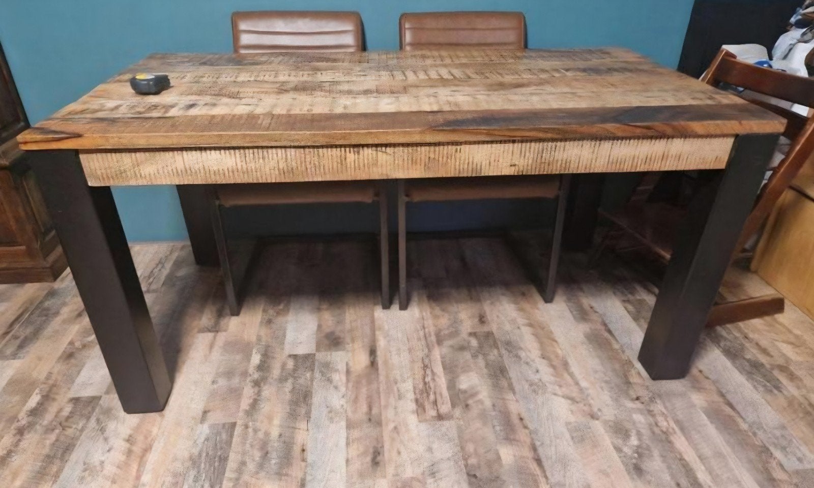 Robuuste eettafel van mangohout met metalen poten, Huis en Inrichting, Tafels | Eettafels, Gebruikt, 50 tot 100 cm, 150 tot 200 cm