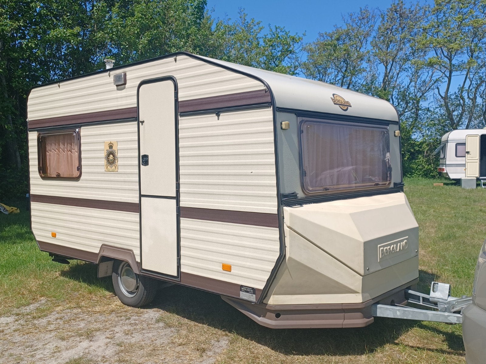 Bergland 3800 caravan 1986 + autospiegels, Caravans en Kamperen, Treinzit, Particulier, Koelkast, 500 - 750 kg