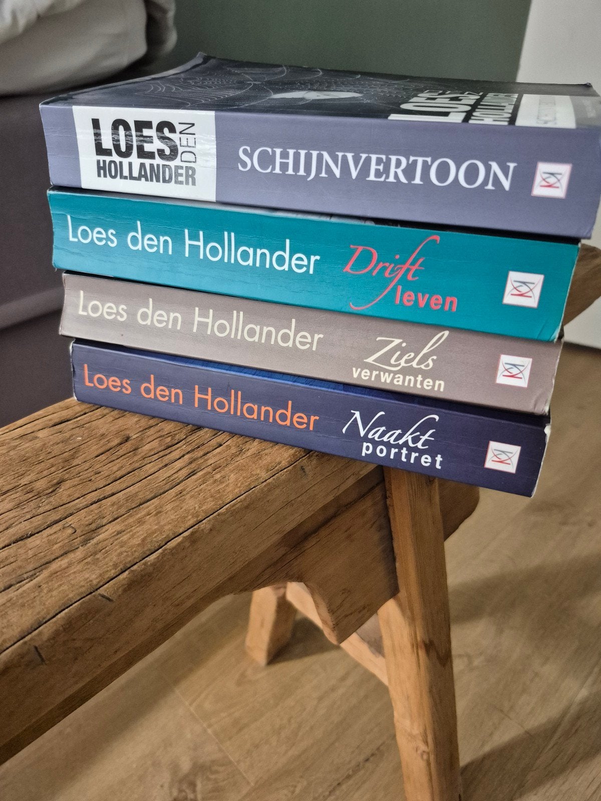 Boeken pakket, 4 LiteraireThrillers van Loes den Hollander, Ophalen of Verzenden, Gelezen, Loes den Hollander